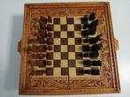 Uniek handgesneden houten schaakbord., Antiek en Kunst, Ophalen