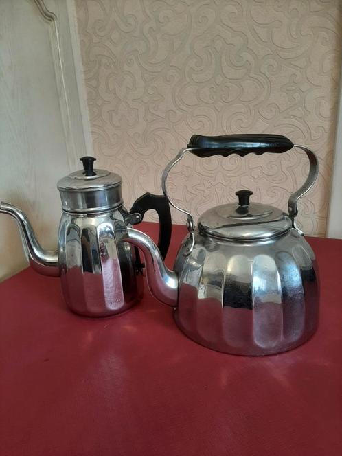 Twee vintage theeketels – jaren 60–70 – retro stijl, Antiek en Kunst, Antiek | Keukengerei, Ophalen of Verzenden
