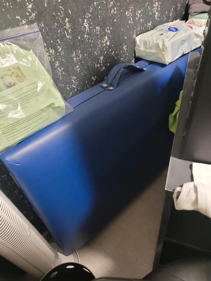 Massagetafel en modderdoeken koud en warmte plus ketel erbij, Sports & Fitness, Produits de massage, Table de massage, Enlèvement