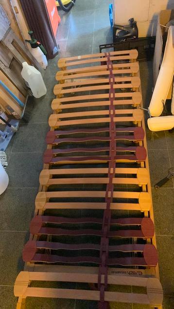 Een handige latten bodem 2 dezelfde beschikbaar voor biedingen