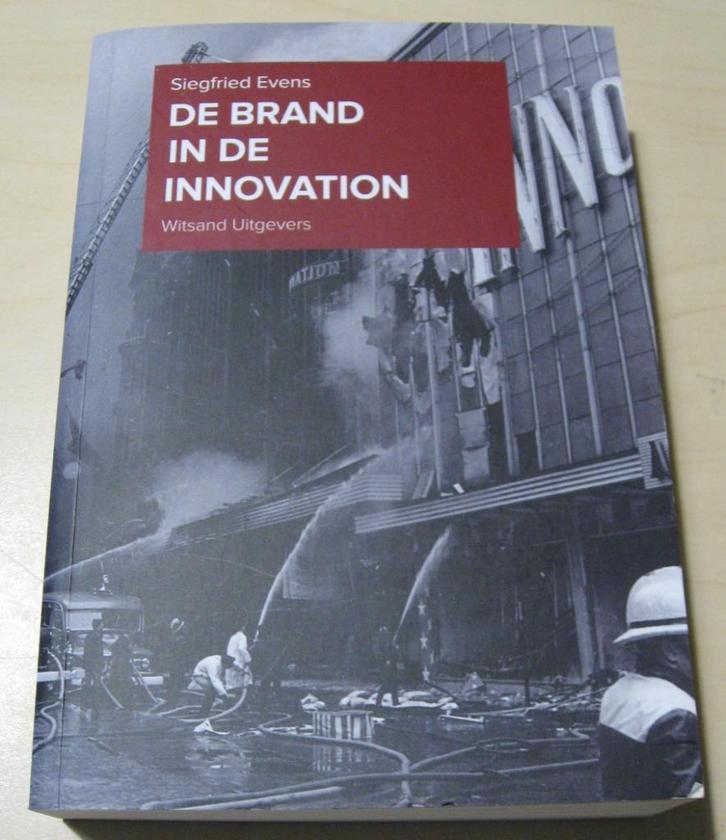 De Brand in de Innovation - Siegfried Evens, Boeken, Geschiedenis | Stad en Regio, Zo goed als nieuw, 20e eeuw of later, Ophalen of Verzenden