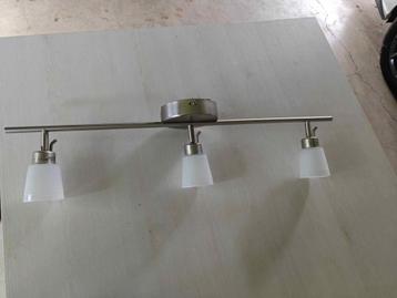Plafondlamp met 3 spots beschikbaar voor biedingen