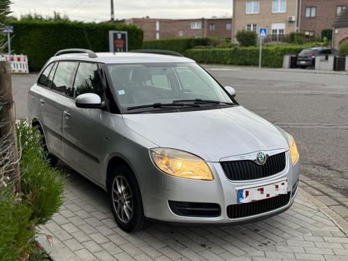 SKODA FABIA 1.4 TDI 80ch 2009, Autos, Skoda, Particulier, Fabia, Radio, Diesel, 5 portes, Boîte manuelle, Argent ou Gris, Noir