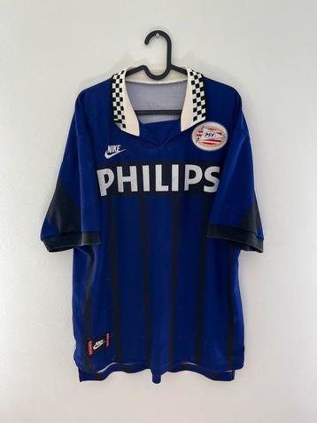 Différents maillots de football du PSV, tous originaux 
