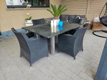Granieten tafel met stoelen  beschikbaar voor biedingen