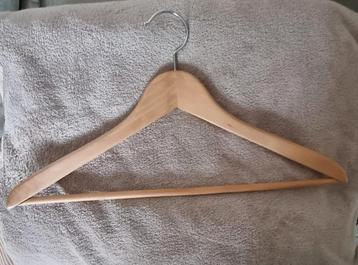 Houten kapstokken  beschikbaar voor biedingen