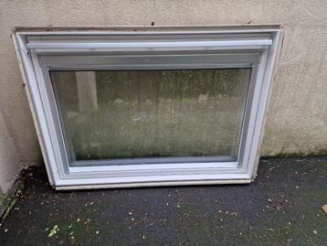 velux 134x98 + raccord + store + option pose beschikbaar voor biedingen