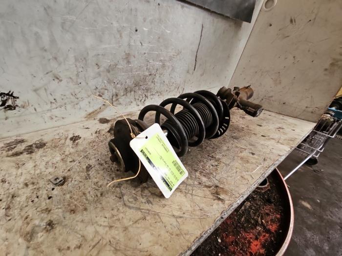 Schokdemperpoot links-voor van een Volkswagen Golf, Auto-onderdelen, Ophanging en Onderstel, Volkswagen, Gebruikt, 3 maanden garantie