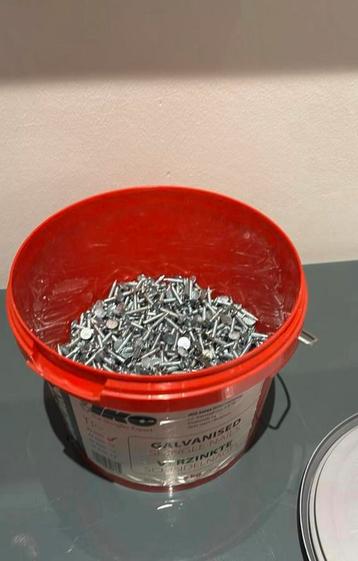 Iko galvaniseerd verzinkte grind nagel nog half voll emmer beschikbaar voor biedingen