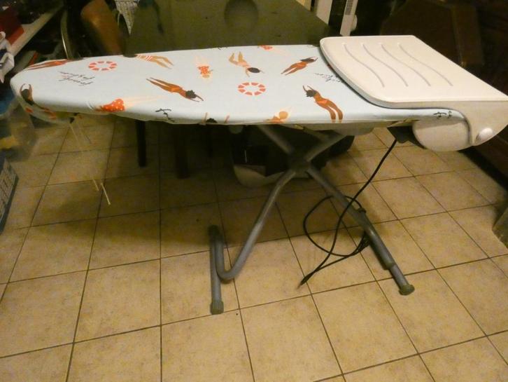 Strijkpank Calor, Elektronische apparatuur, Strijkijzers en Strijkplanken, Gebruikt, Strijkijzer met snoer, Ophalen