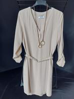 Max & Moi - Jurk met ceintuur met ketting van Les Cordes, Maat 38/40 (M), Max & Moi, Beige, Ophalen of Verzenden
