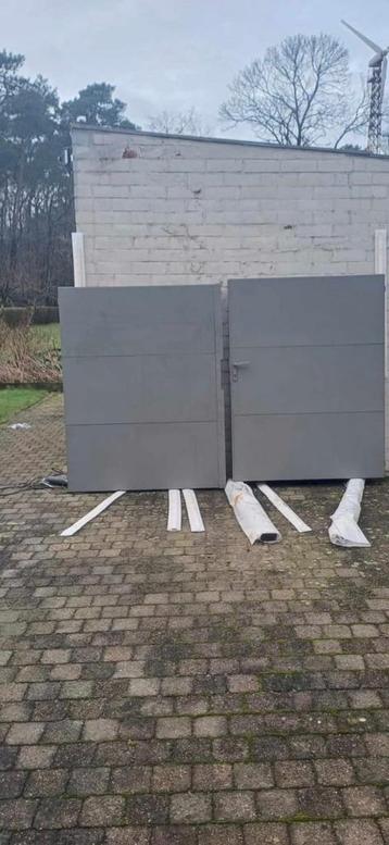 Dubbele draaipoort  2960 mm breed x 1780 mm hoog beschikbaar voor biedingen