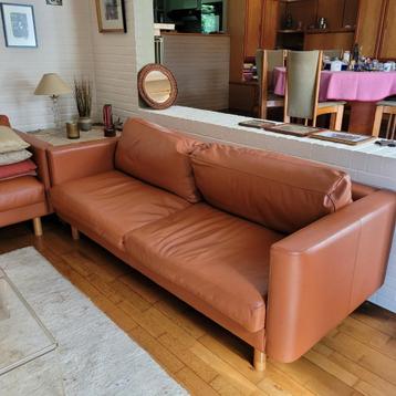 comfortabele salon in bruin leder beschikbaar voor biedingen