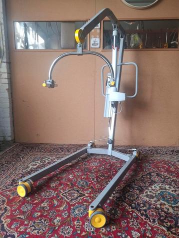 Mobiele tillift Handi-move 1640 beschikbaar voor biedingen