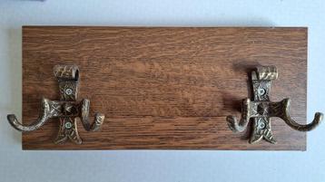 2 kapstokken beschikbaar voor biedingen