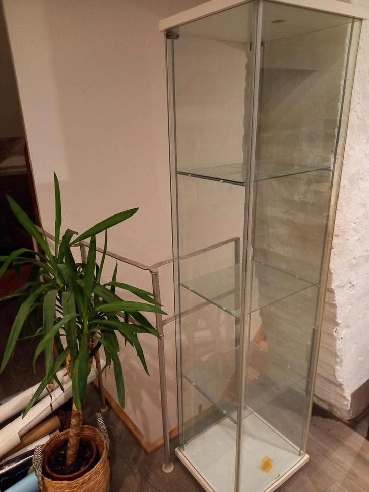 Witte hoge vitrinekast, Huis en Inrichting, Kasten | Vitrinekasten, Ophalen