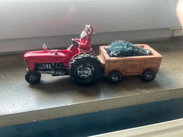 Tractor met aanhangwagen beschikbaar voor biedingen