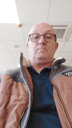 Homme cherche une petite amie vivant à Deux-Acren 7864