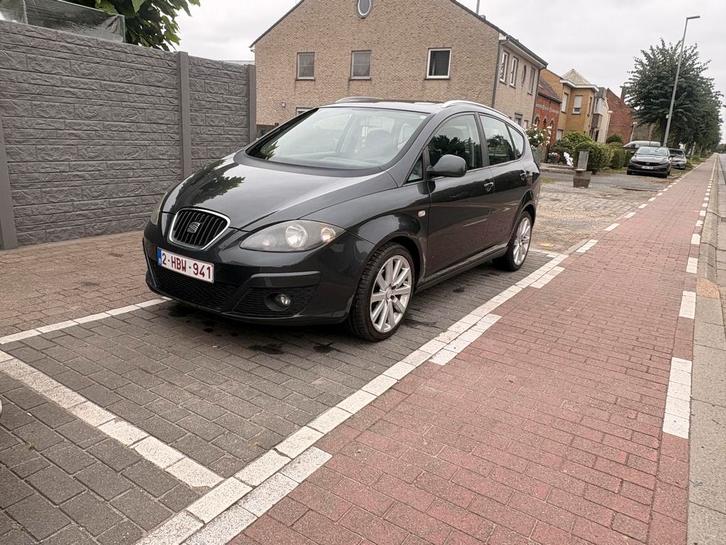 Seat Altea xl 1.6 tdi euro 5 2012 3750€, Auto's, Seat, Bedrijf, Altea, Diesel, Euro 5, 5 deurs, Automaat, Ophalen of Verzenden