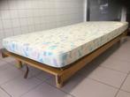 Eénpersoons bed met matras, Huis en Inrichting, Slaapkamer | Bedden, Ophalen, 90 cm, Eenpersoons, Bruin