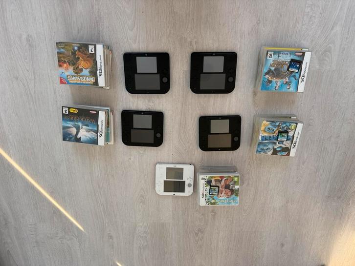 Nintendo 2ds set 4 met 20 spellen, Games en Spelcomputers, Spelcomputers | Nintendo 2DS en 3DS, Zo goed als nieuw, 2DS, Blauw