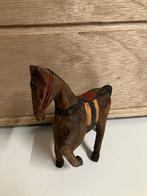 Paardje in hout, Dieren en Toebehoren