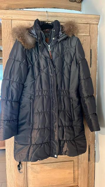 Winterjas taupe maat 42 merk  Luhta, Enlèvement ou Envoi, Comme neuf, Taille 42/44 (L)