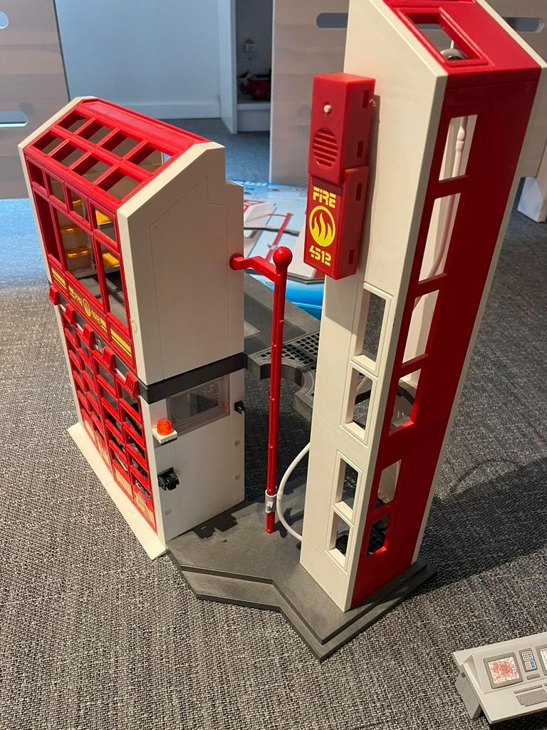 Playmobil caserne de pompier