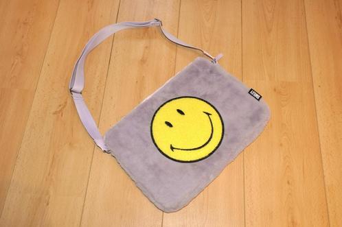 Housse pour ordinateur Smiley x H&M Neuve jamais utilisée, Informatique & Logiciels, Housses d'ordinateur portable, Neuf, 14 pouces