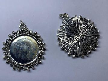 Cabochon hanger rond oudzilver kleur 2 stuks beschikbaar voor biedingen