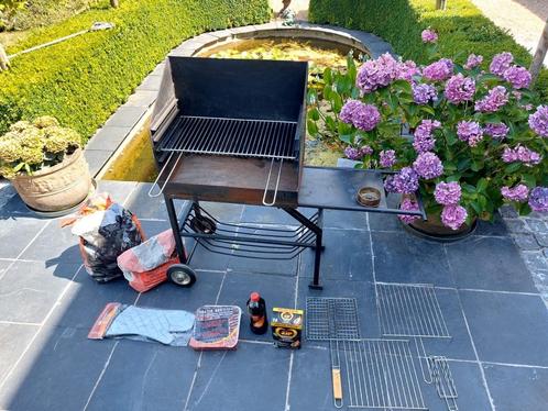 Grote stalen BBQ met toebehoren – alles inbegrepen!, Tuin en Terras, Houtskoolbarbecues, Gebruikt, Ophalen
