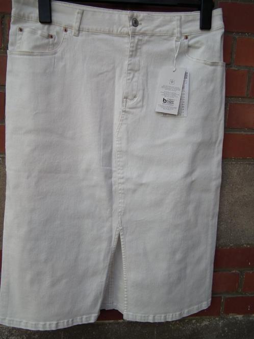 jupe mi-longue pour femme. taille 44 (Springfield) Crème., Kleding | Dames, Rokken, Nieuw, Maat 42/44 (L), Beige, Onder de knie