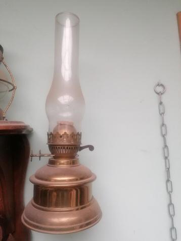 Mooie olielamp beschikbaar voor biedingen