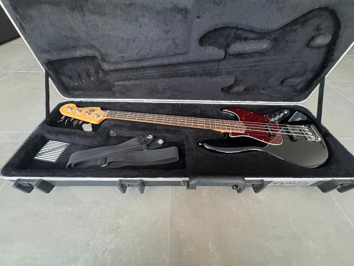 Fender USA Standard Jazz Bass (2010) + Flightcase, Muziek en Instrumenten, Snaarinstrumenten | Gitaren | Bas, Gebruikt, Elektrisch