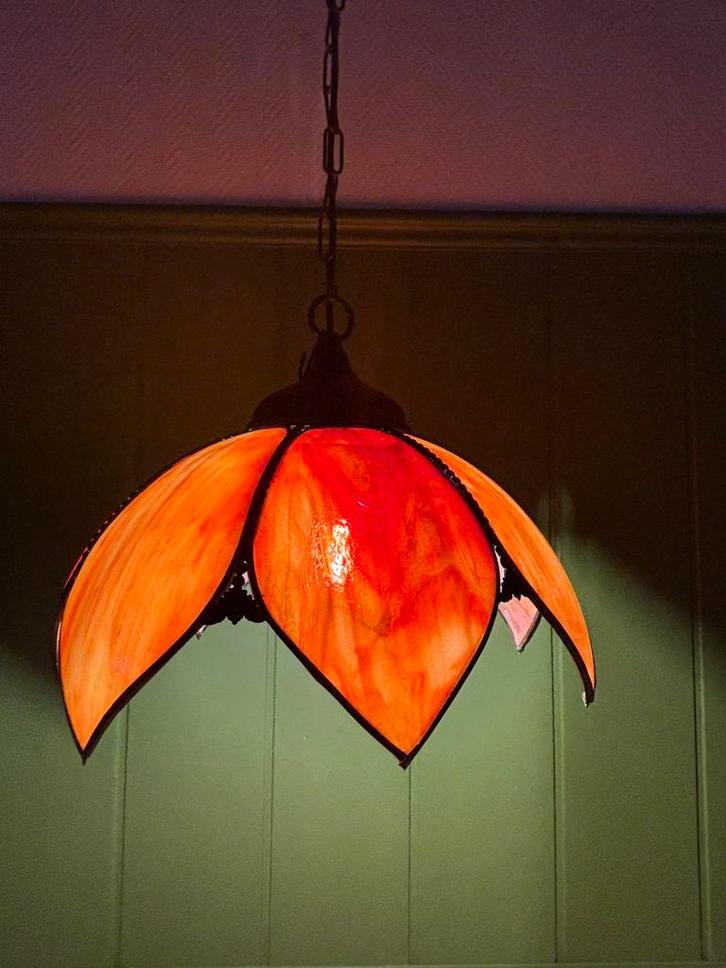 Tiffany hanglamp - lotus bloem, Maison & Meubles, Lampes | Suspensions, Verre, Enlèvement ou Envoi