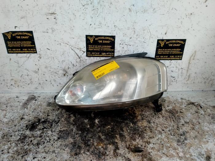 Phare gauche d'un Volkswagen Fox, Autos : Pièces & Accessoires, Éclairage, Volkswagen, Utilisé, 3 mois de garantie, Enlèvement ou Envoi