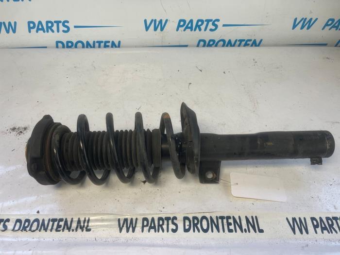 Schokdemper rechts-voor van een Volkswagen Passat, Auto-onderdelen, Ophanging en Onderstel, Volkswagen, Gebruikt, 3 maanden garantie