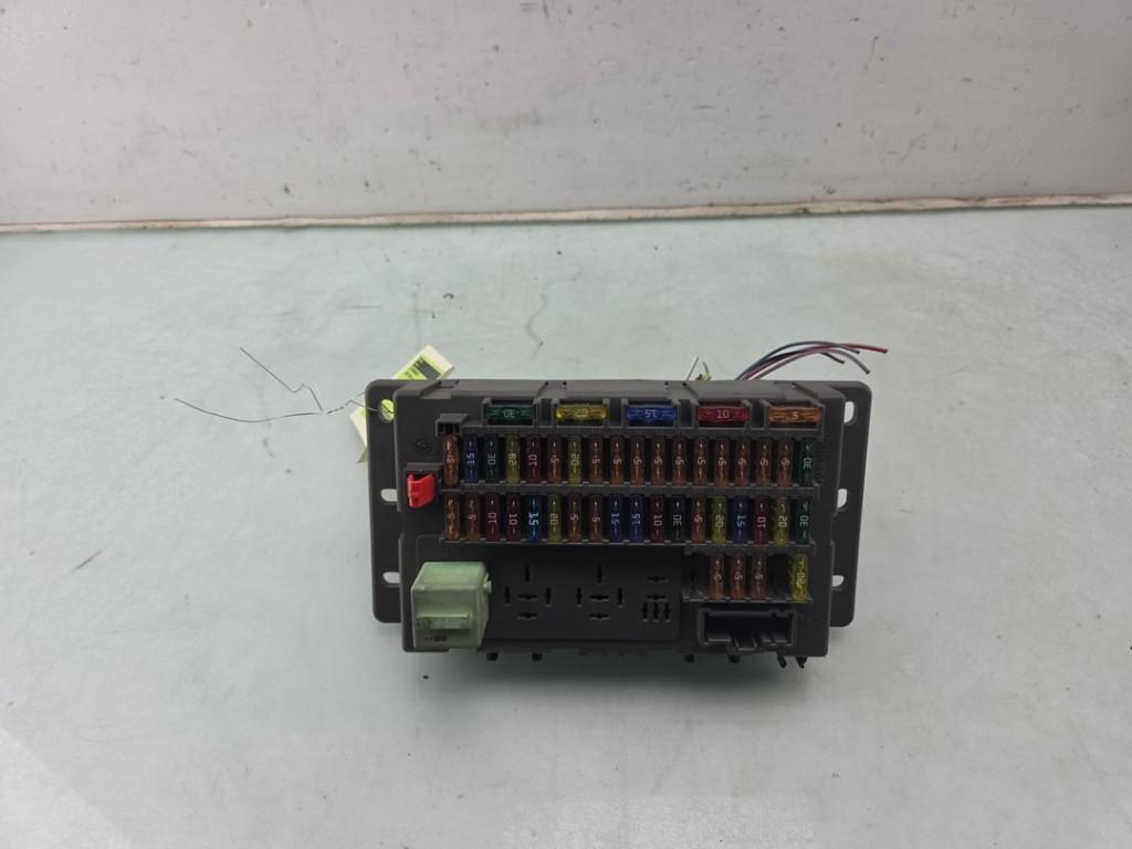 BOITIER FUSIBLES Mini Mini One / Cooper (R50) (|518030317|), Petuelring 130
80809  München, DE, Mini, Utilisé, Minikundenbetreuung@mini.de