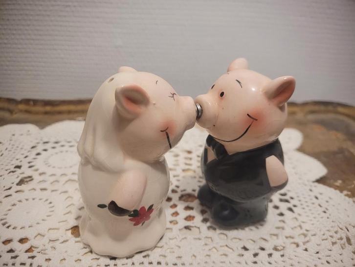 Little Pigs Bruiloftsset met peper en zout, Verzamelen, Spaarpotten, Zo goed als nieuw, Dier, Steen, Aardewerk of Keramiek, Ophalen of Verzenden