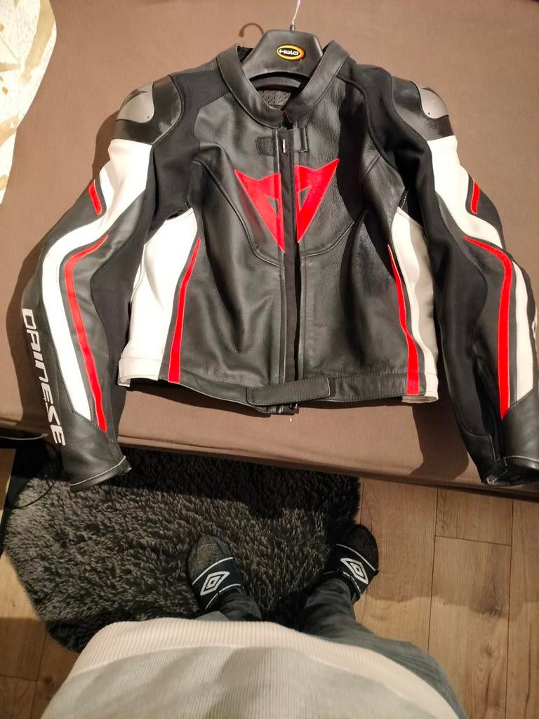 2 delig leer motorpak dainese, Motoren, Ophalen