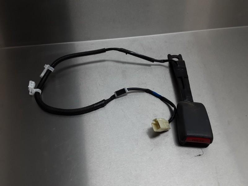 BOUCLE DE CEINTURE DE SECURITE AVANT GAUCHE Yaris II (P9), Utilisé, Toyota