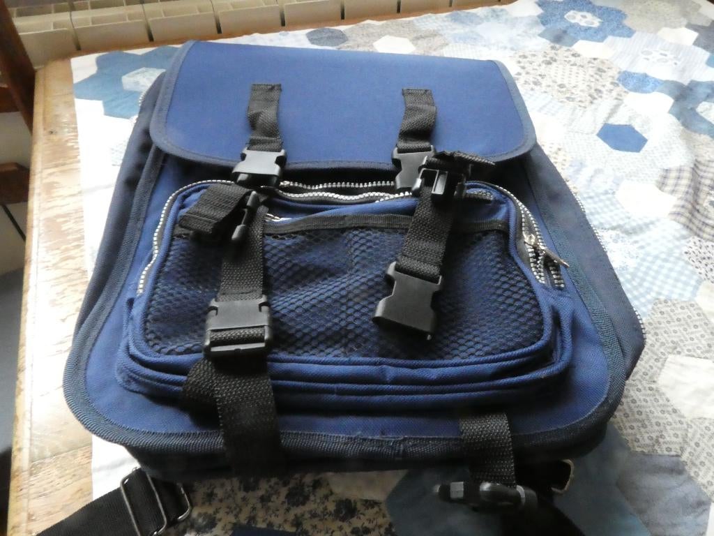 Sac à dos ou attache case, Autres marques, 25 à 40 cm, Enlèvement, 45 à 60 cm