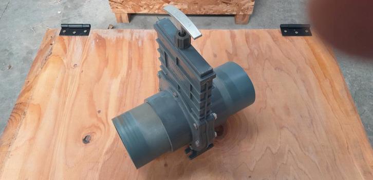 Afsluiter / schuifkraan PVC grijs 110 mm, Doe-het-zelf en Bouw, Buizen en Afvoer, Gebruikt, PVC, 80 mm of meer, Ophalen