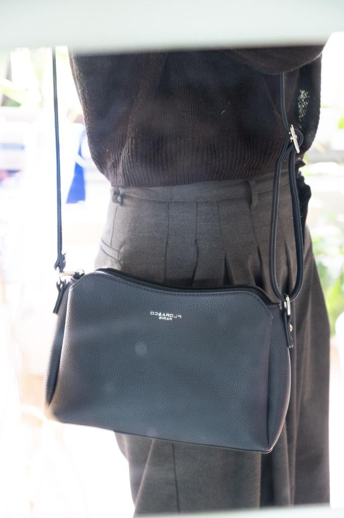 Flora en co schoudertas donkerblauw, Ophalen, Zo goed als nieuw, Blauw, Schoudertasje