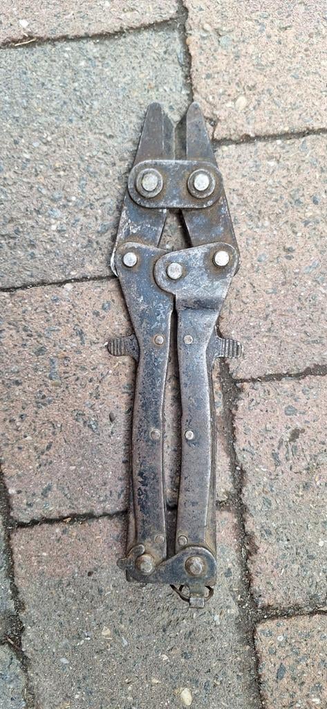 Pince coupante anglaise, Enlèvement