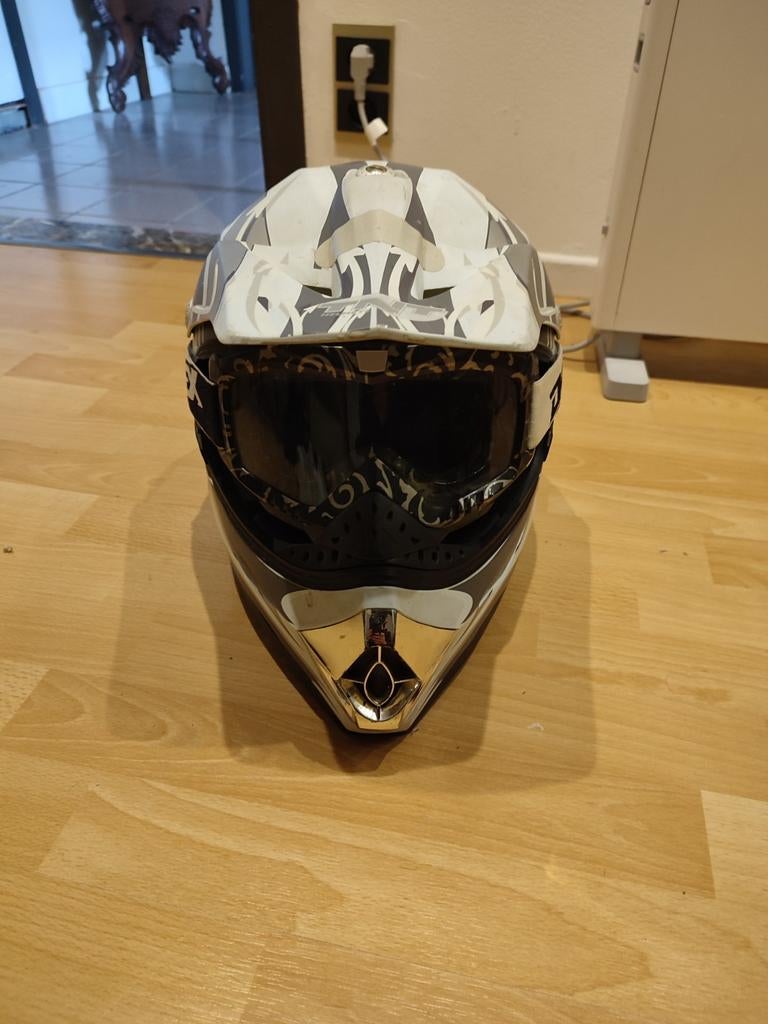 Motor Cross helm, Motoren, Ophalen
