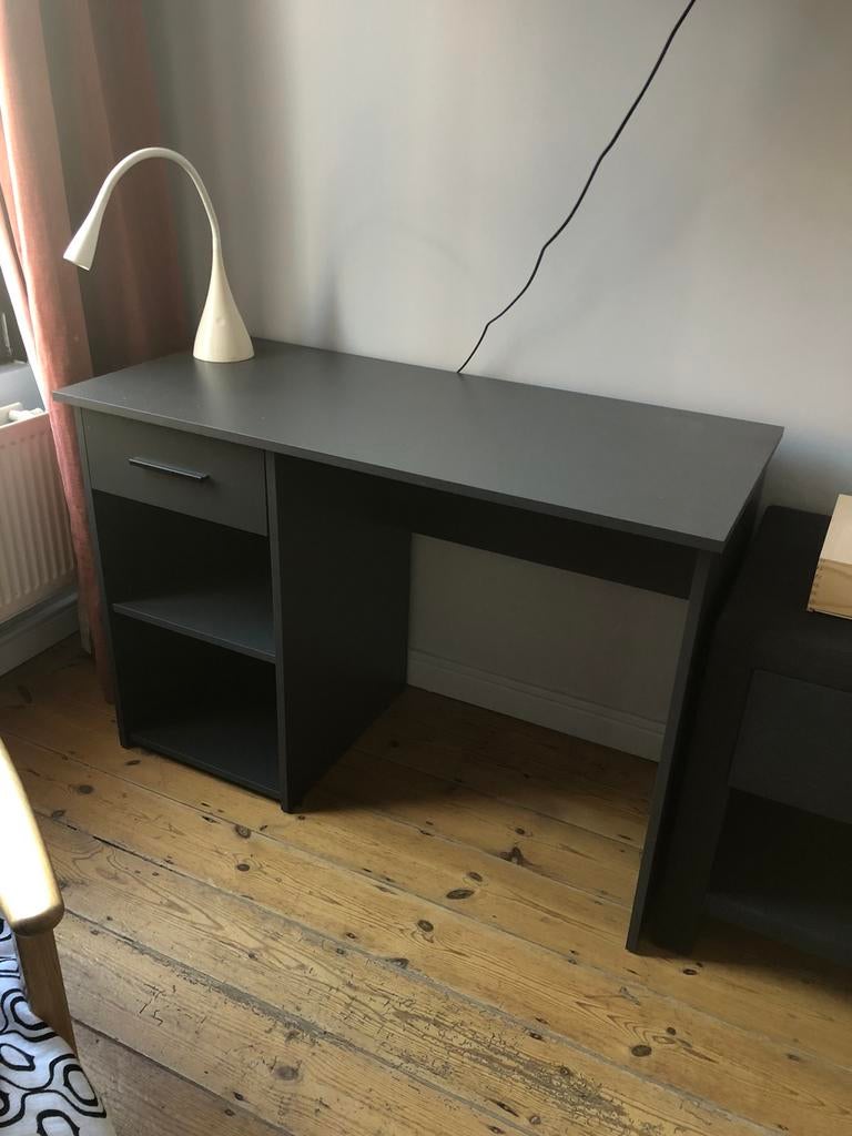 Zwart bureautje, Huis en Inrichting, Bureaus, Ophalen, Zo goed als nieuw, Bureau