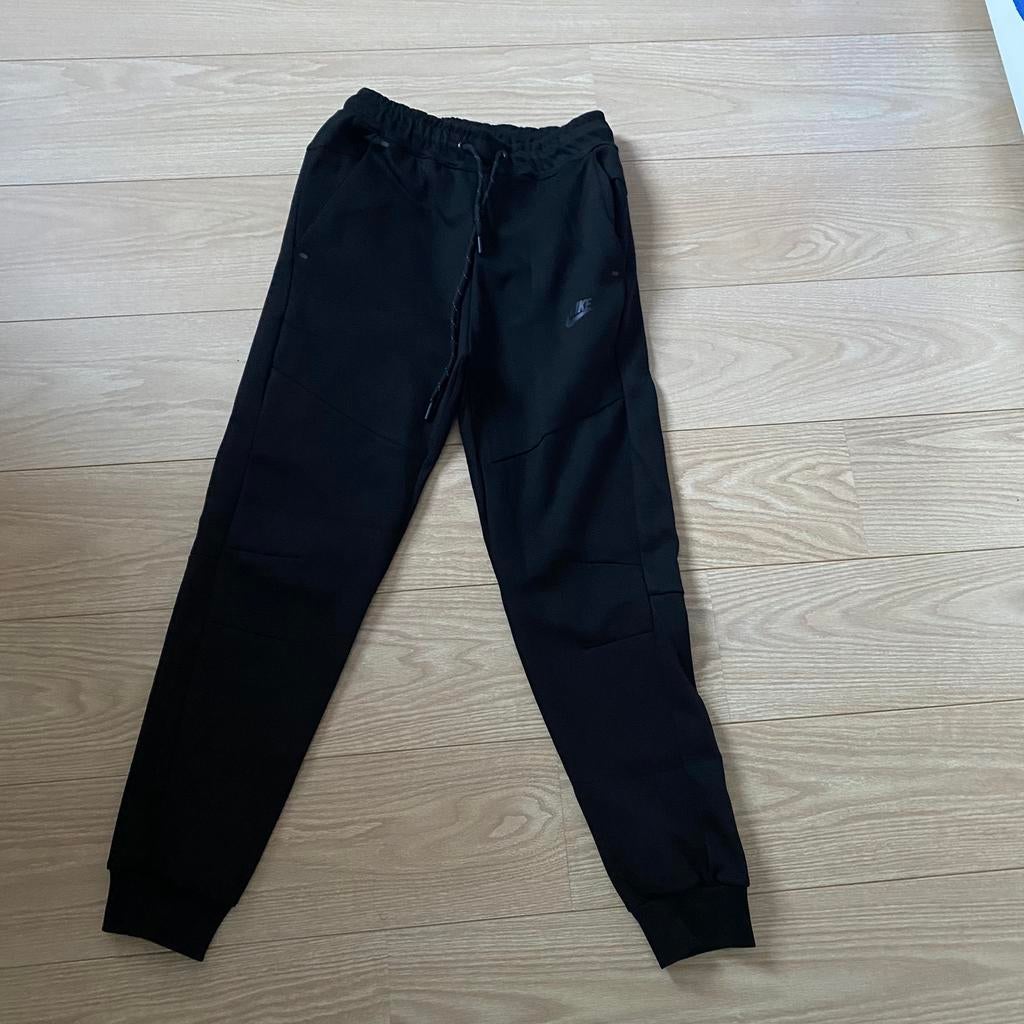 Nike tech zwarte joggingbroek S, Kleding | Heren, Ophalen of Verzenden, Zo goed als nieuw, Zwart