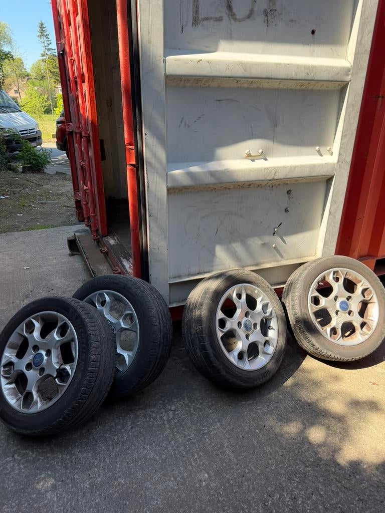 Originele Ford velgen 15” + zomerbanden + bouten (195/50 R15, Auto-onderdelen, Banden en Velgen, Ophalen, Gebruikt, 15 inch, Band(en)