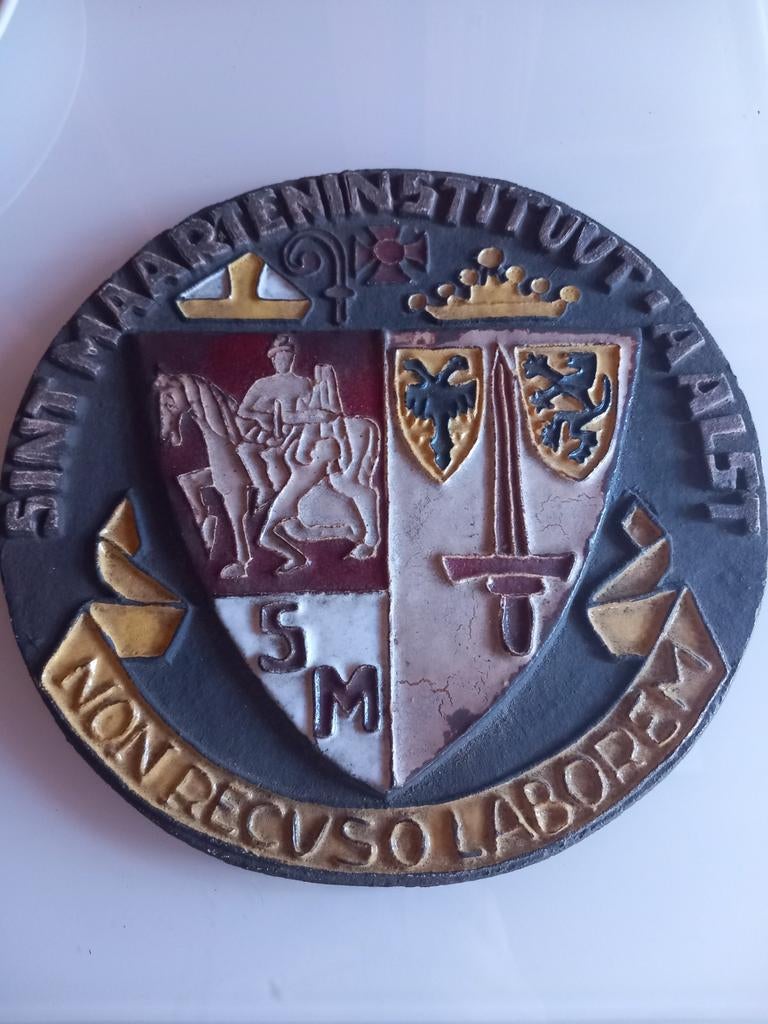 Bord keramiek Sint Maarten instituut Aalst., Antiek en Kunst, Ophalen of Verzenden